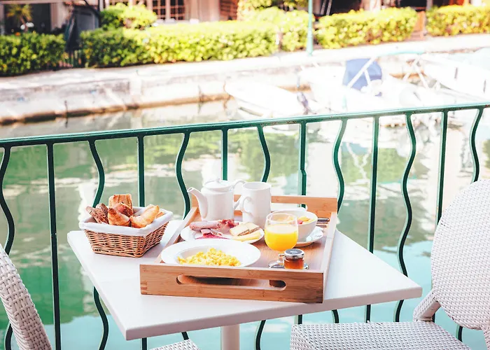 Hotel Le Suffren Golfe De Saint Tropez Apartmanhotel Grimaud