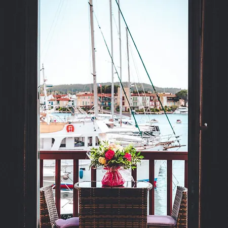 아파트호텔 Le Suffren Golfe De Saint Tropez 그리모