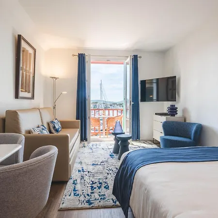 Le Suffren Aparthotel 4*