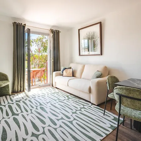Le Suffren Aparthotel