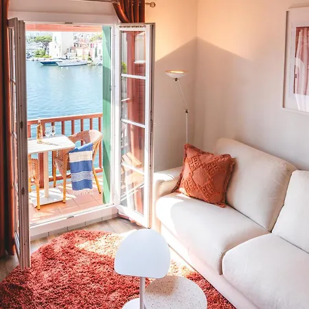 Le Suffren Aparthotel 4*