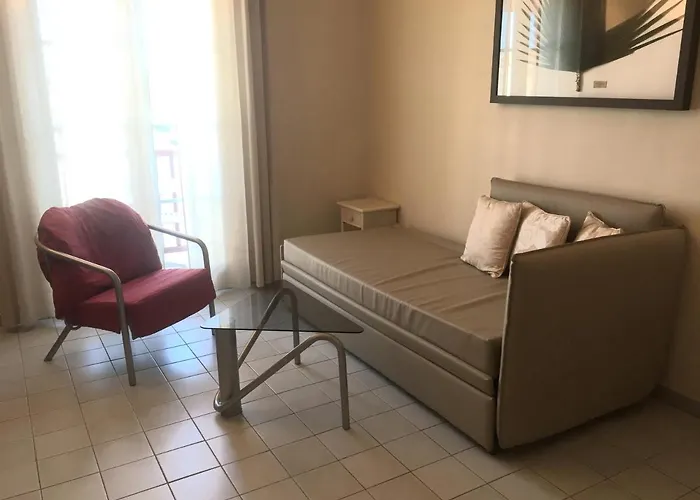 アパートホテル Le Suffren グリモー