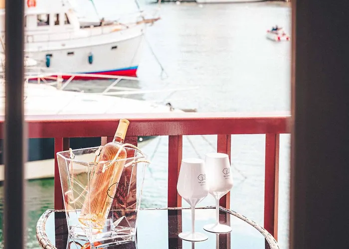 アパートホテル Le Suffren 4*